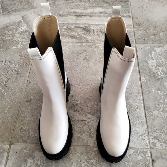 Coach Alexa Leather Bootie in Chalk/Black, Size 11 New in Box - Picture 4 of 16